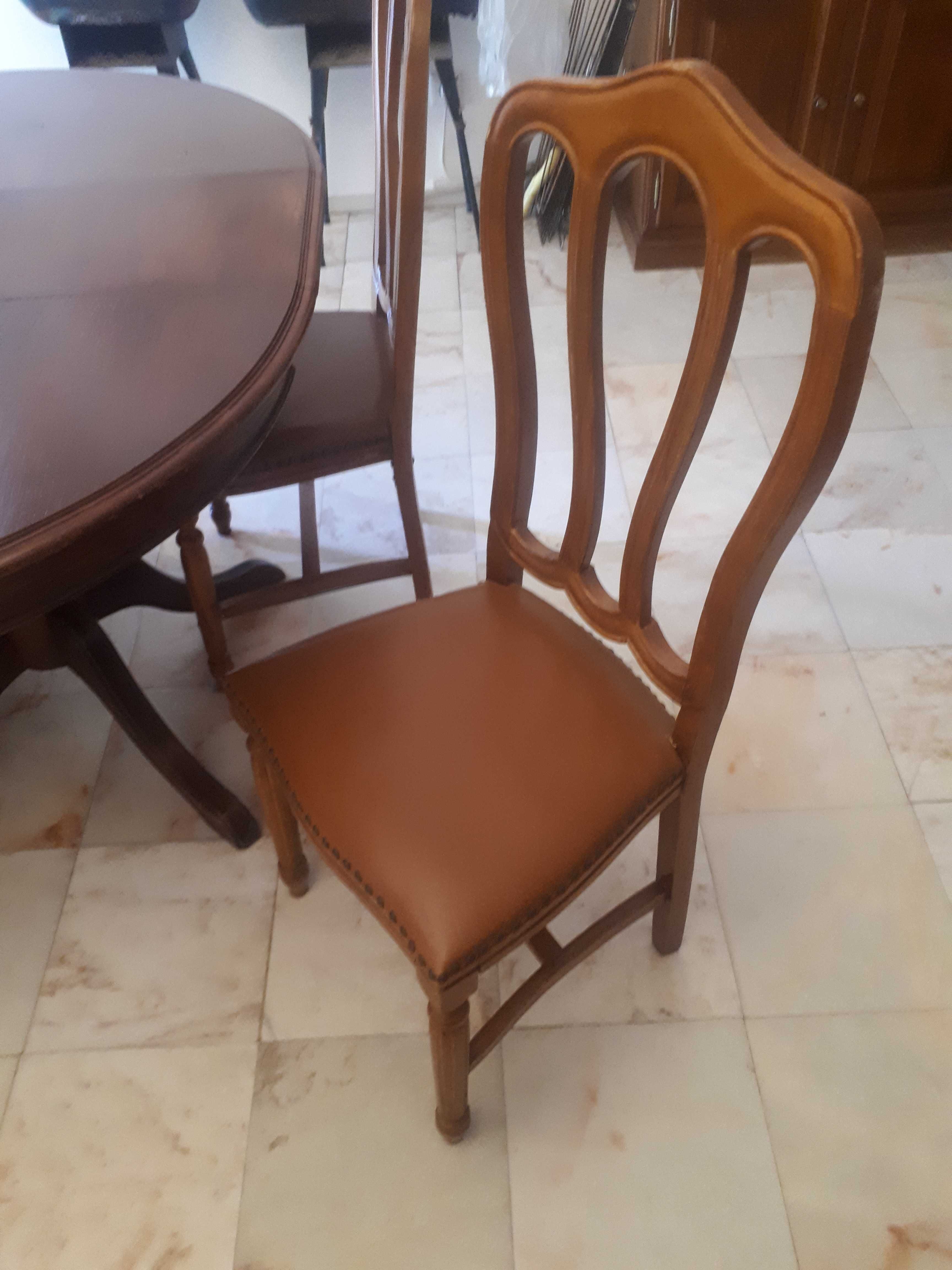 Mesa redonda com pé de galo + cadeiras