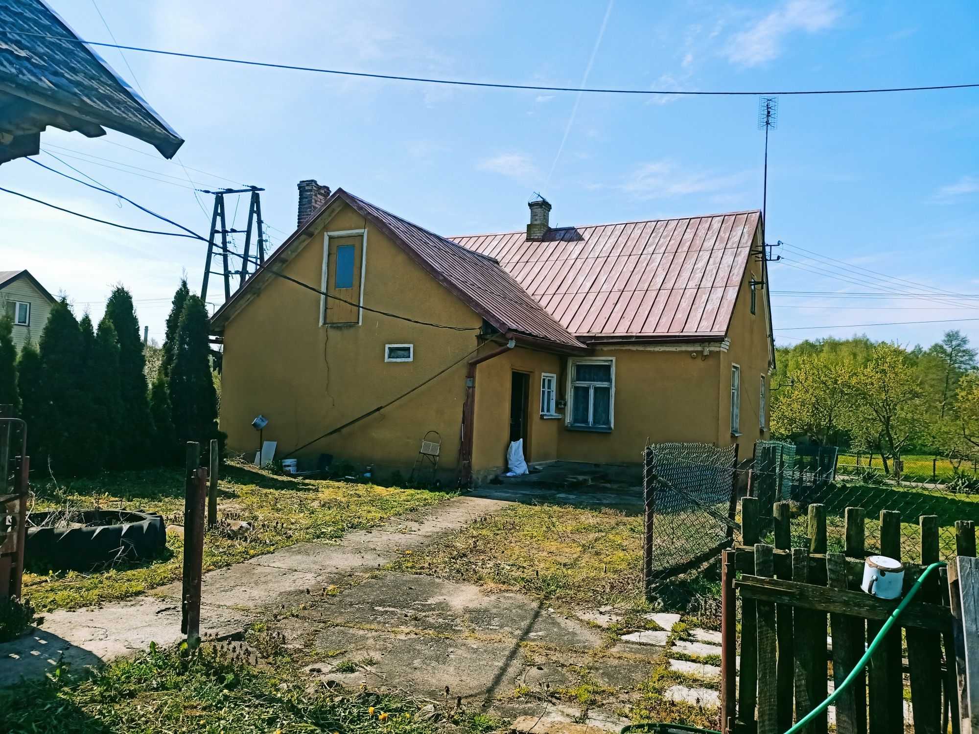 Siedlisko, dom z budynkami w miejscowości Teolin