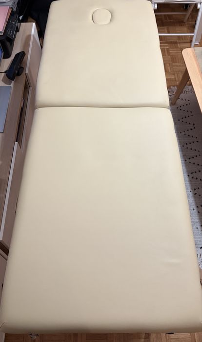 Łóżko do masażu z pokrowcem