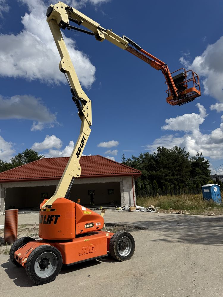 Podniśnik przegłubowy JLG E450 AJ