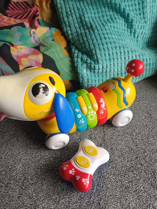 Interaktywny pies piesek Chester firmy Smiki smyk