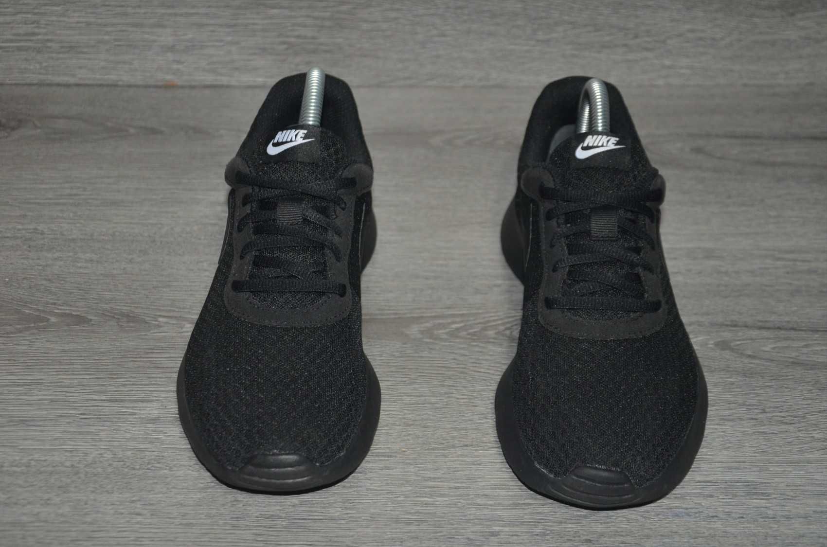 Продам кросівки ФІРМА NIKE Tanjun