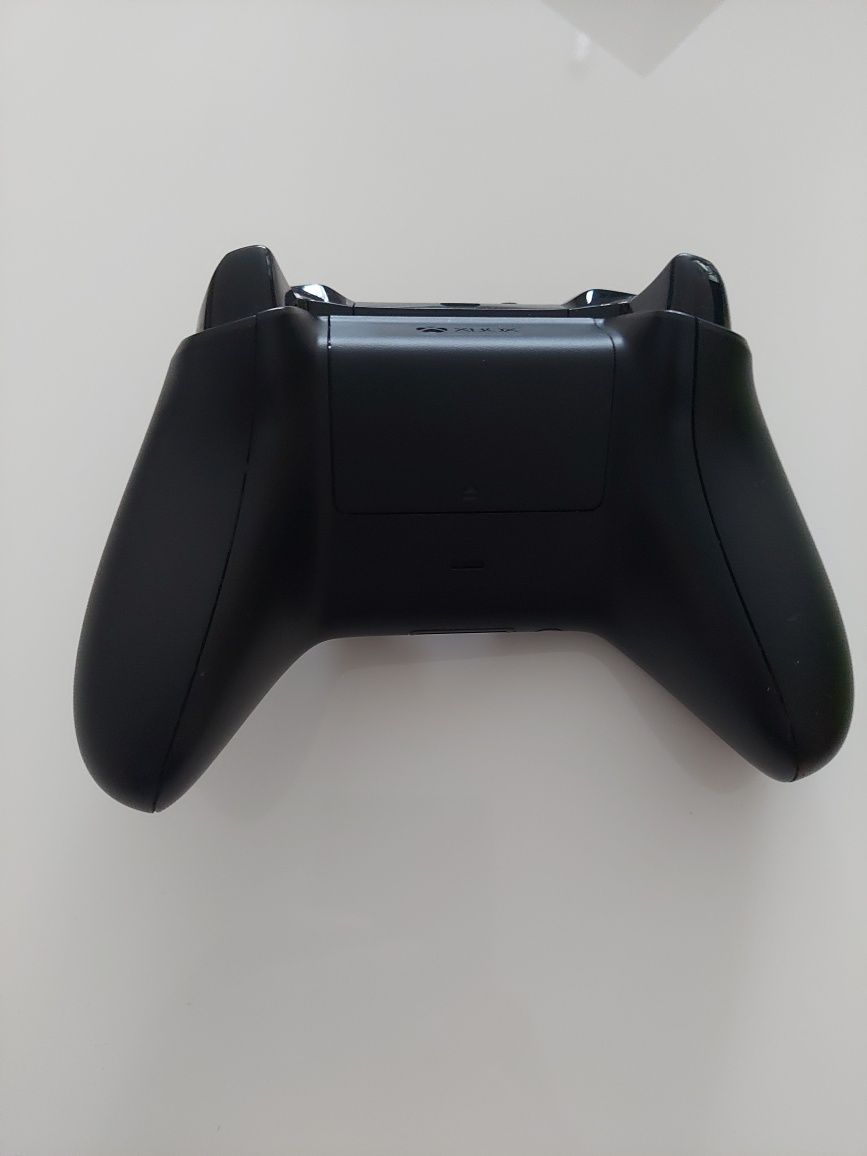 Pad Xbox One / PC 1708 czarny z pudełkiem