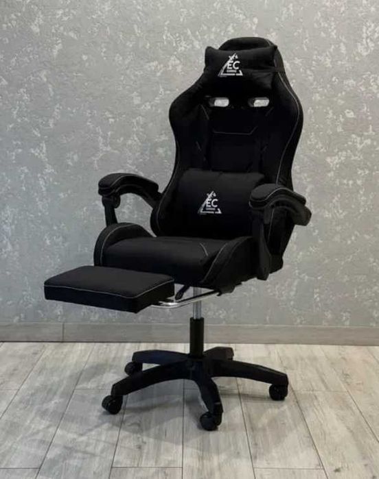 Кресло компьютерное игровое с массажем и подставкой для ног до 150кг