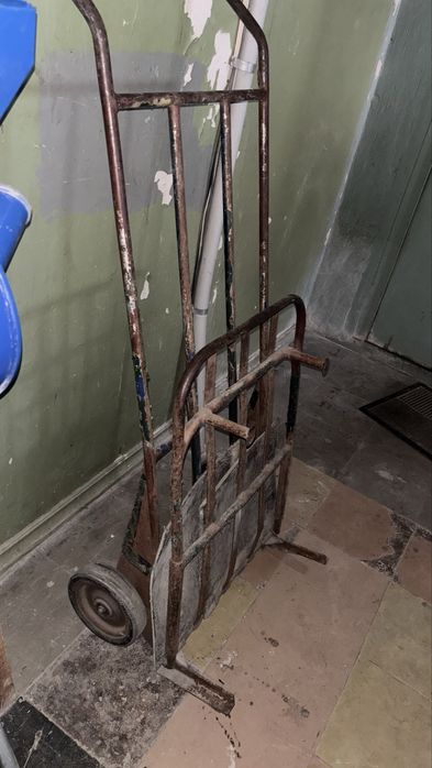 вантажний візок, тачка, или кравчучка