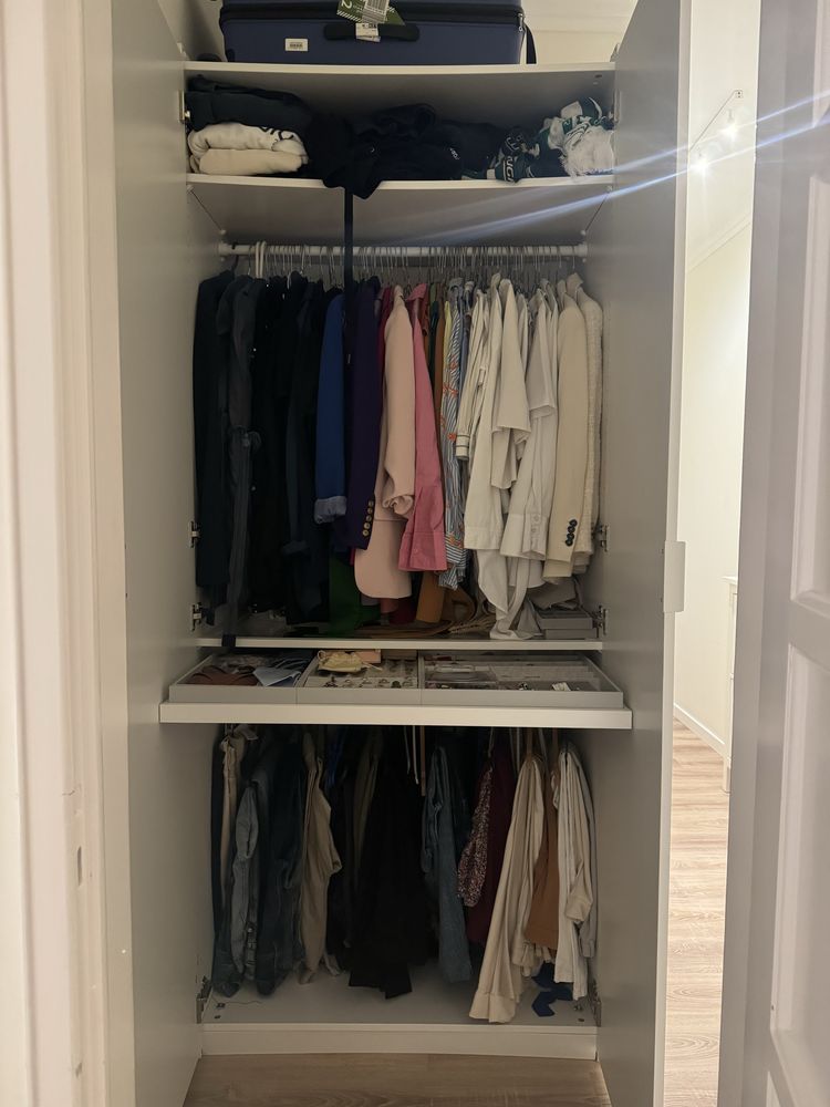 Guarda fatos Ikea com suporte camisas, calcas e joias como novo