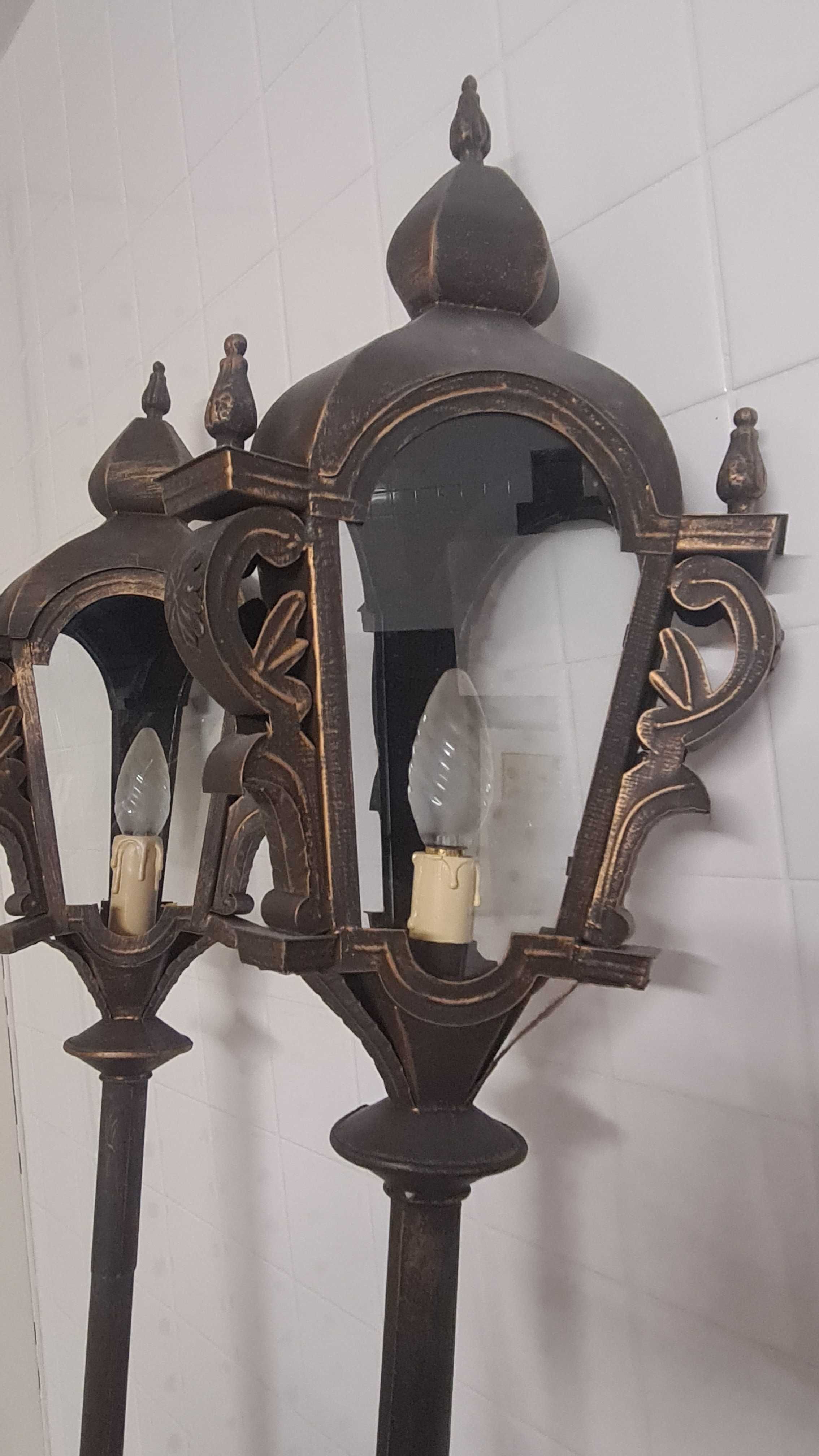 Candeeiros x2 verticais com estilo medieval