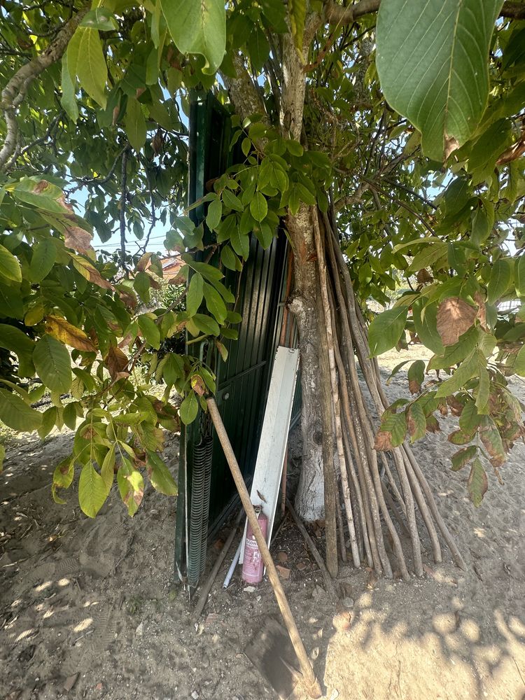 Portao de garagem com porta de serviço