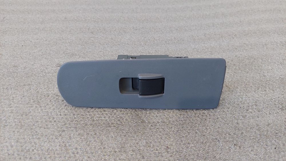 Comando / botão / interruptor vidros frente direito MITSUBISHI Colt VI