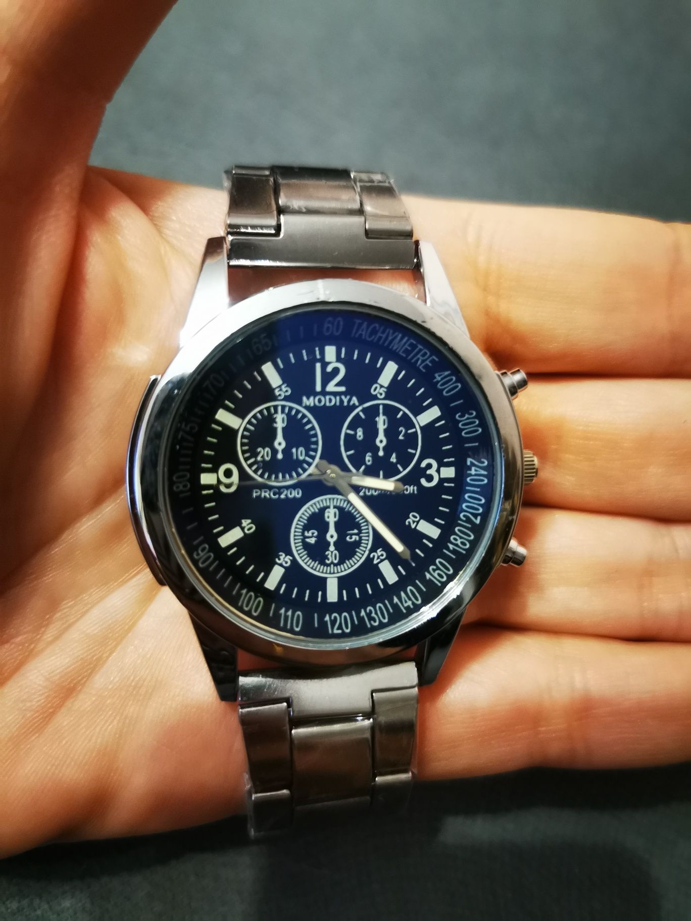 Nowy zegarek Modiya, srebrny