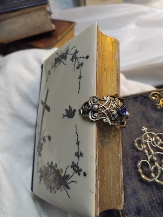 Missal antigo séc XIX  com embutidos em prata