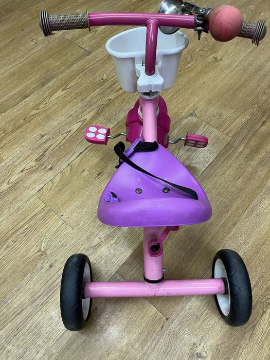 Triciclo Chicco com pega