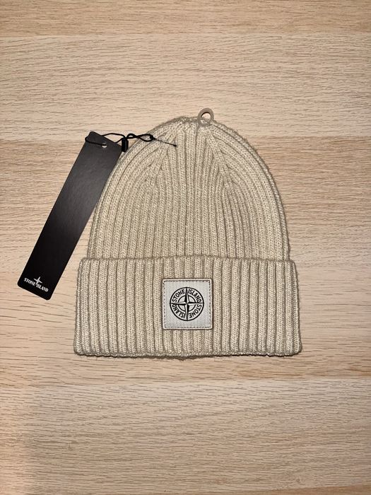 Stone island biała czapka