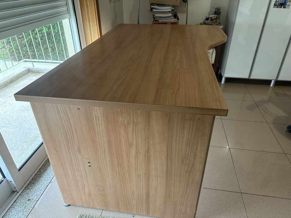 Secretaria em madeira