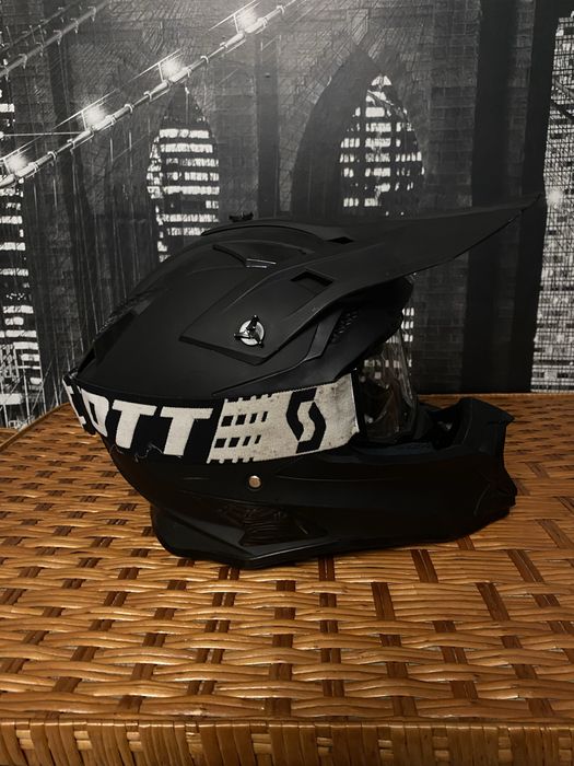 Кросовий мотошолом