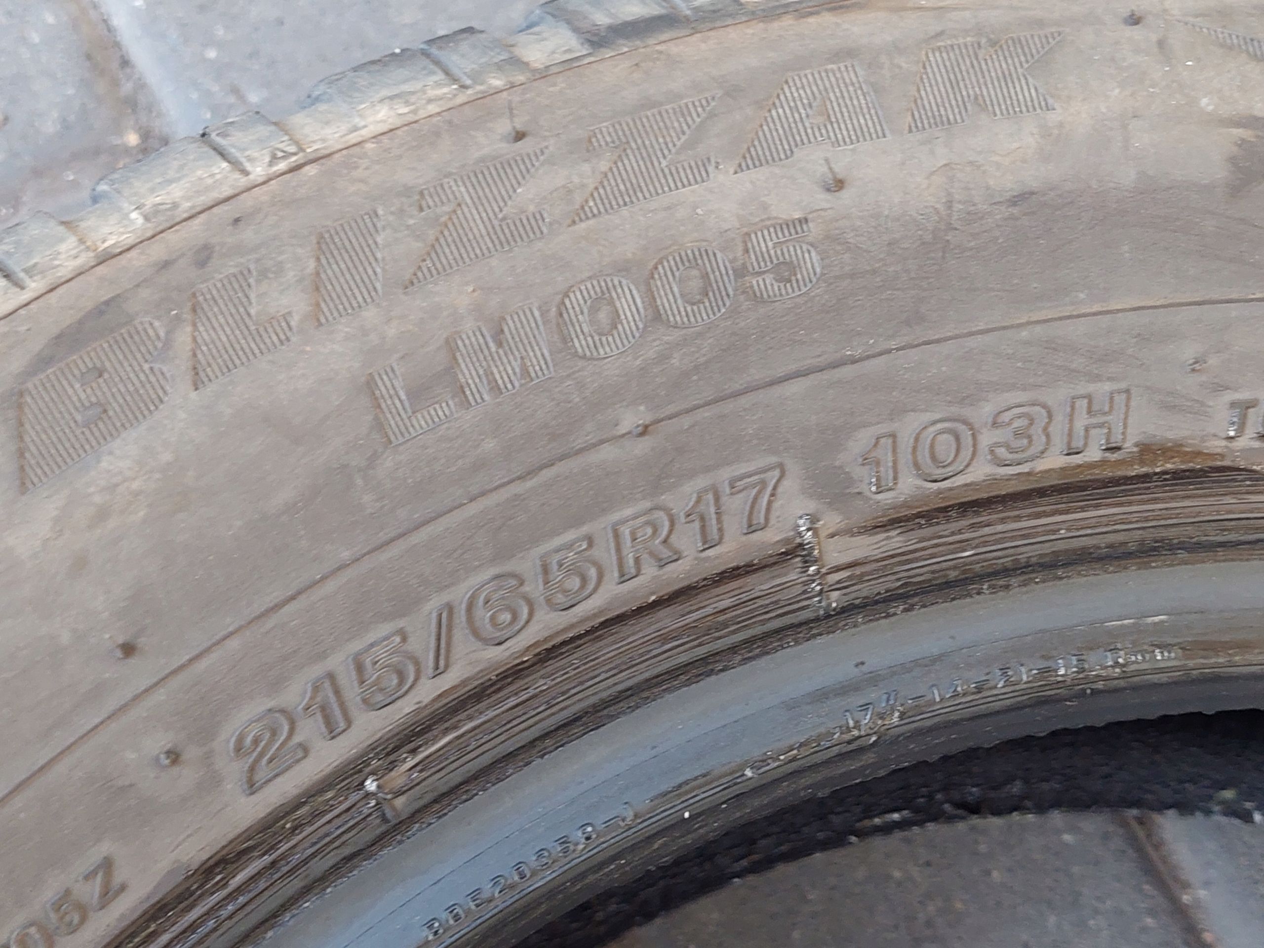 Opony Bridgestone Blizzak LM005 - 215/65/17