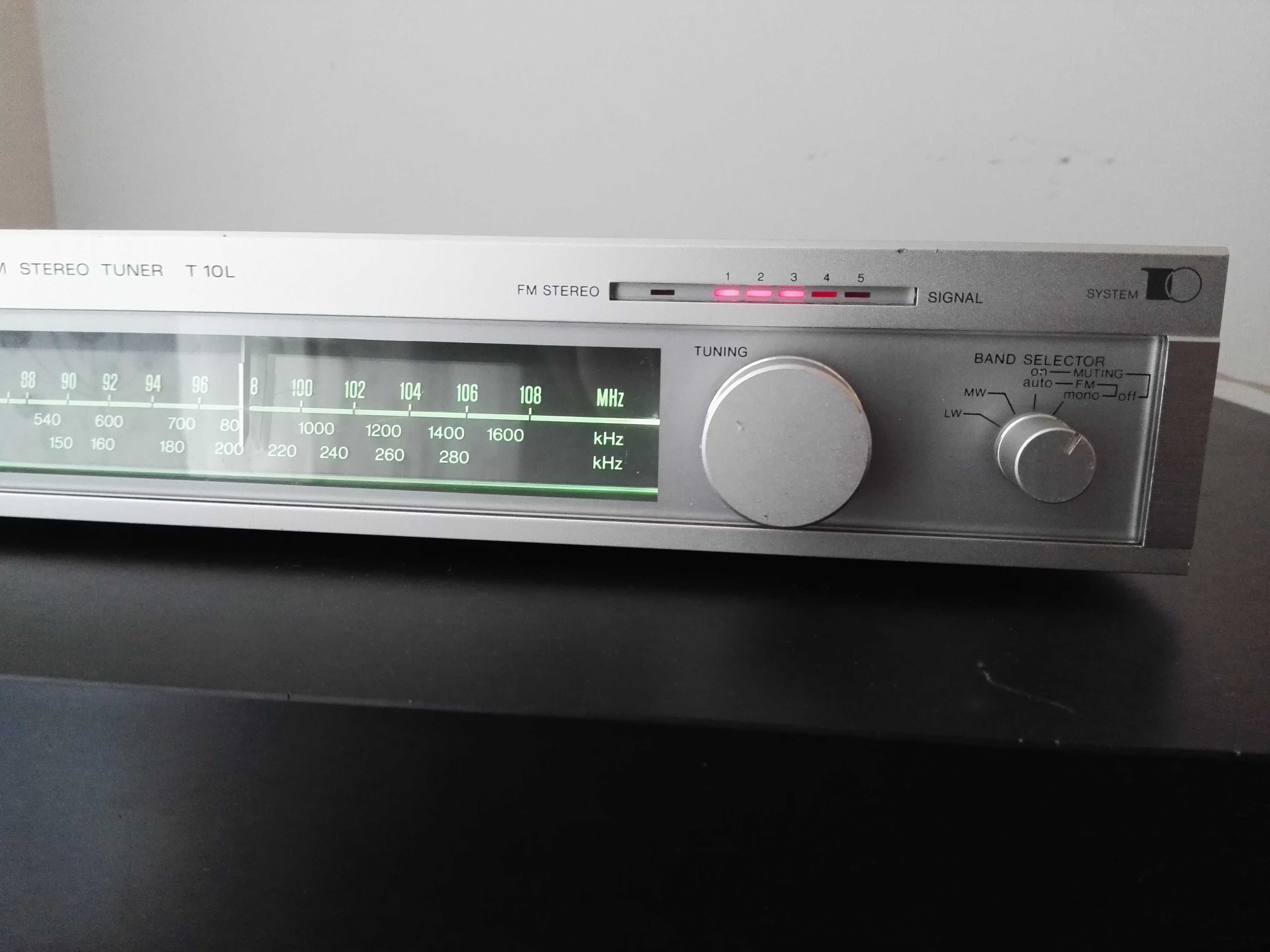 SANYO T10L tuner radiowy analogowa skala midi radio AM/FM/LW