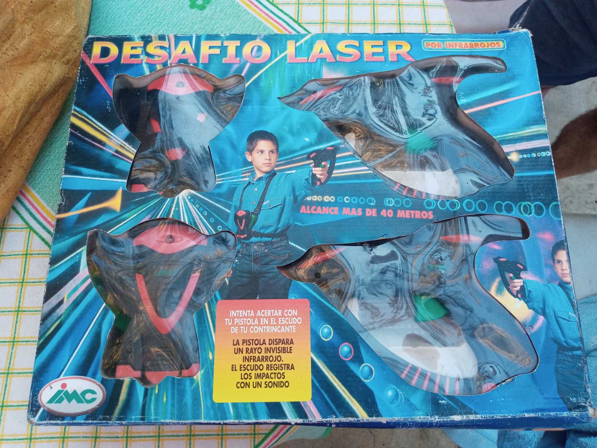 Desafio laser novo com caixa e papeis