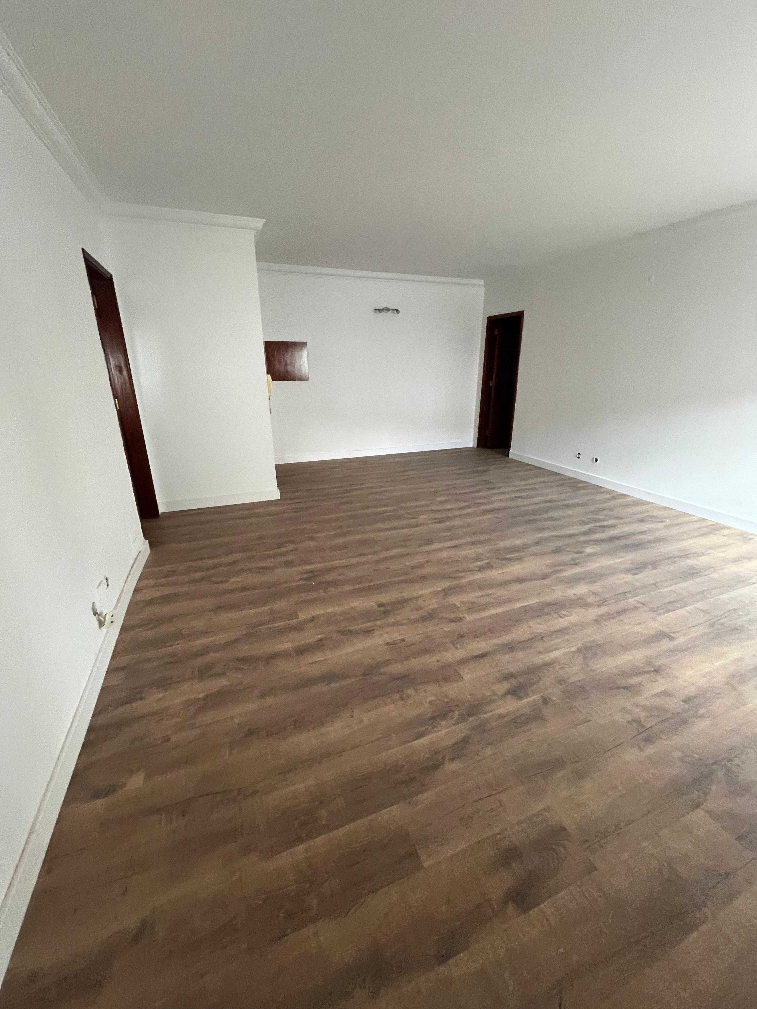 T2 com 3 lugares garagem - Aldeia de Paio Pires