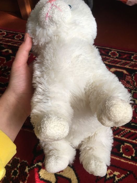 Белая кошечка