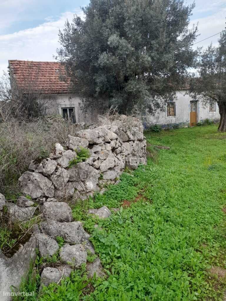 Moradia térrea T5 para reconstruir em Valverde - Alcanede