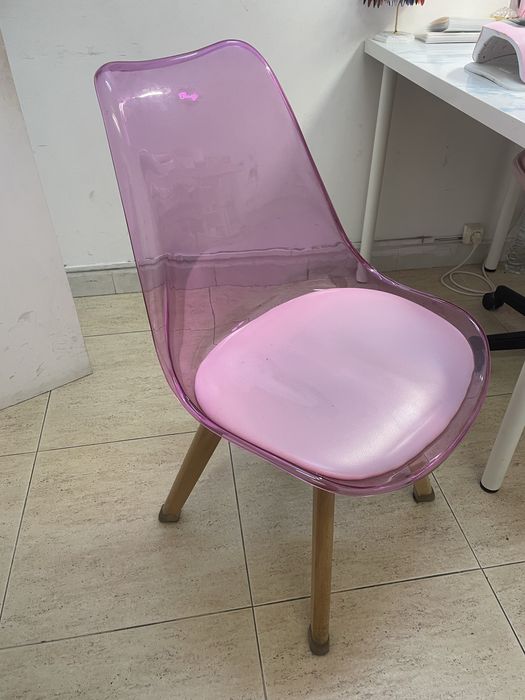 Cadeira Eames transparente