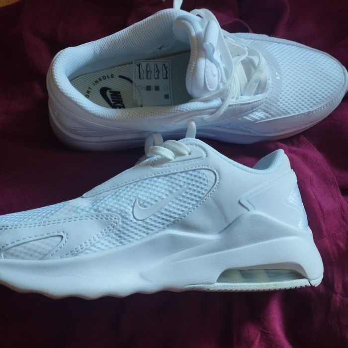 Кросівки білі жіночі