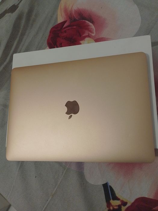 Макбук аір 13"  Gold Core i5/8 акумулятор 114 циклів