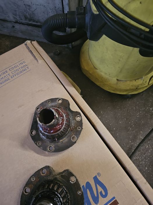 Nissan Patrol Y61  czop piasty stan idealny