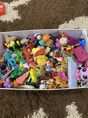 Киндер игрушки мелкие продам не дорого целая колекция