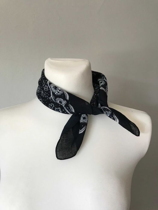 Duża czarna chusta w białe kwiaty apaszka chustka komin vintage retro