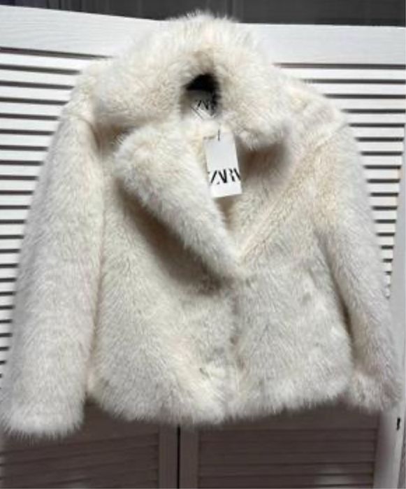 Біла шубка від бренду zara