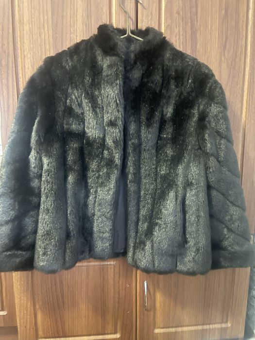 Укорочена шубка .Розмір с-М торг