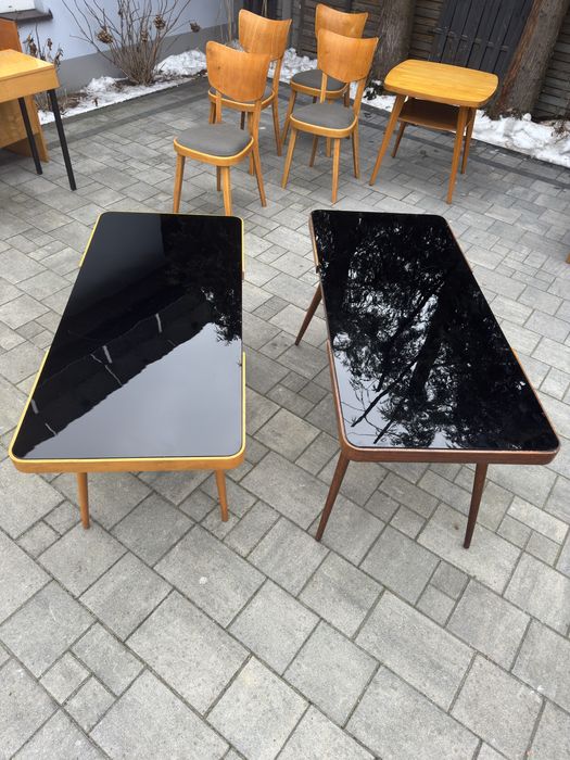Stolik z czarnym szklanym blatem.Jiroutek.Czechoslowacja.