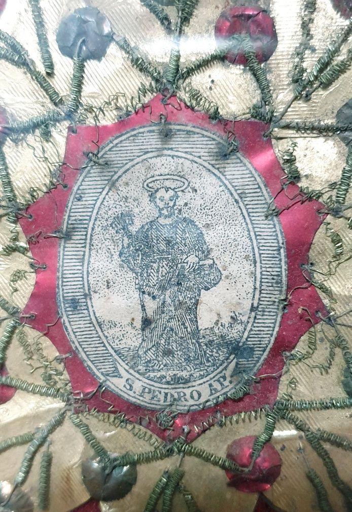 Antigo registo religioso bordado com imagem de São Pedro