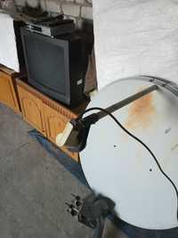 Поворотная спутниковая антена, тюнер и два телевизора Sony