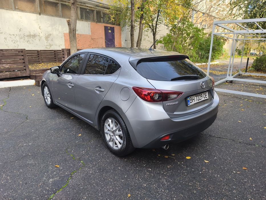 Мазда 3  2014 г 2.0 бензин автомат
