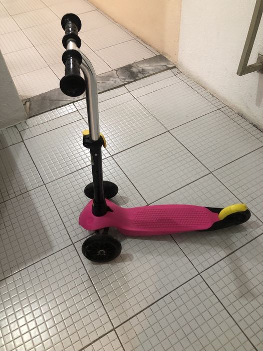 Trotinete tres rodas rosa
