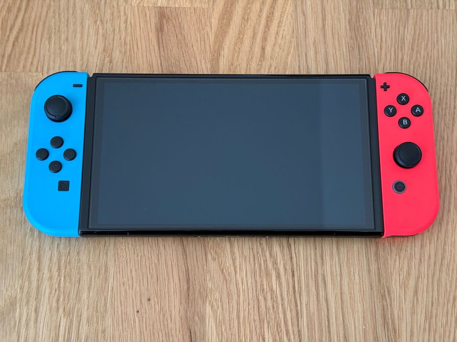 Nintendo Switch OLED + Travel Case – Como Novo