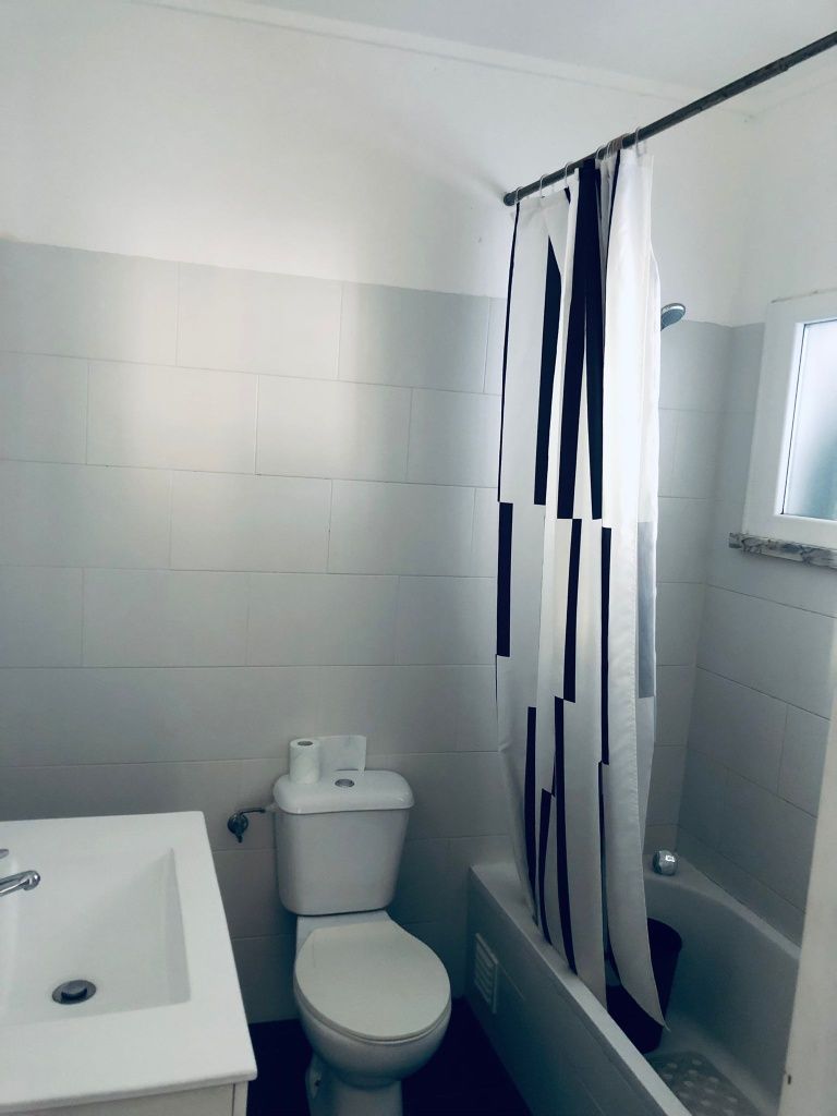 Quarto para arrendamento / aluguer em Rio de Mouro
