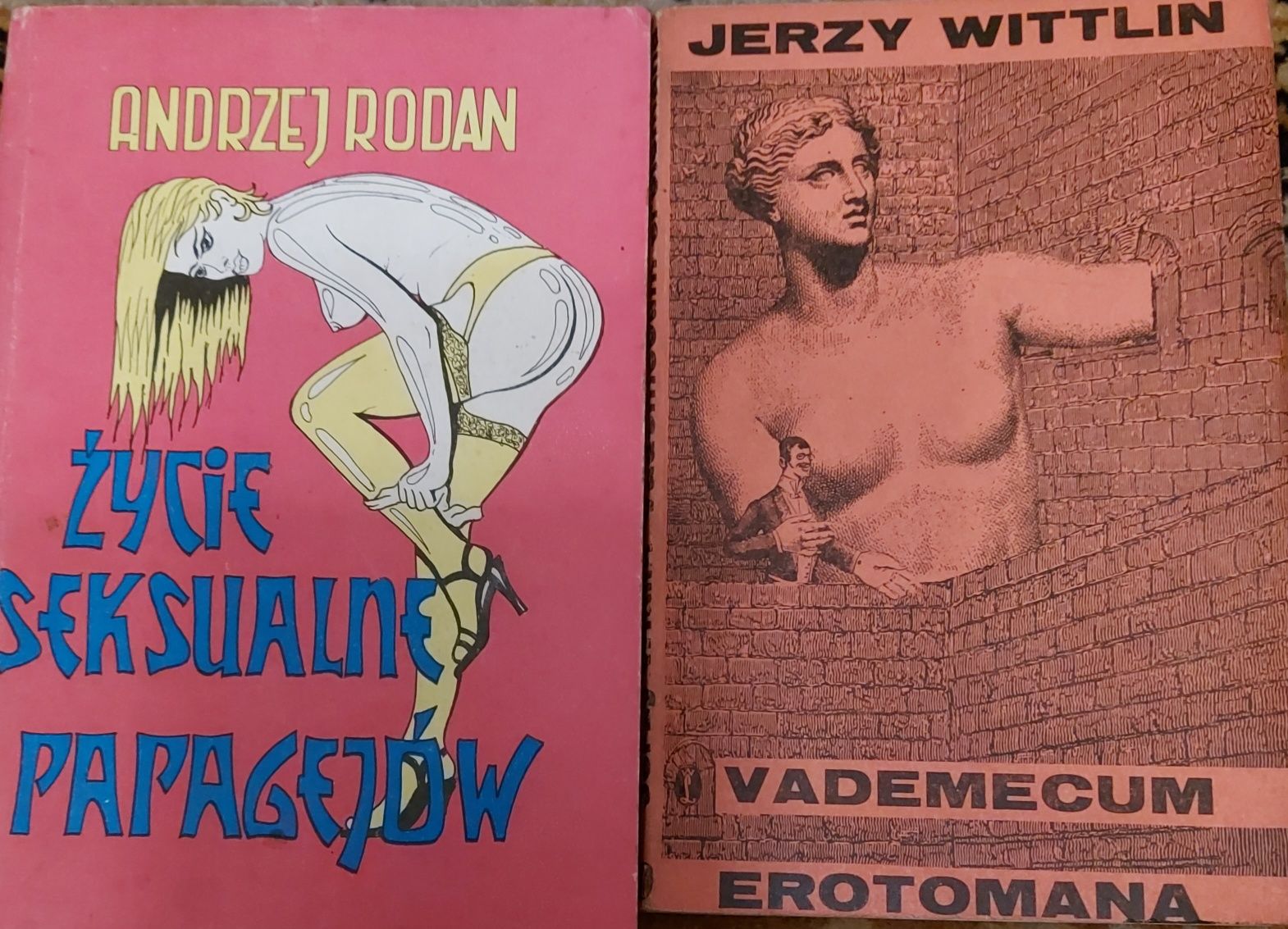 Dwie książki Życie seksualne papagejów, vademecum erotomana