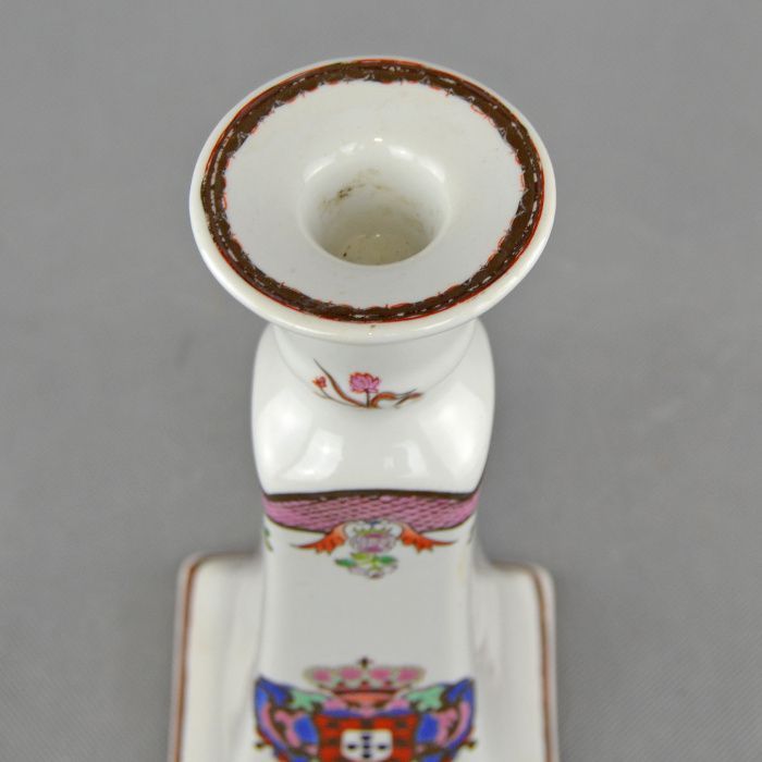 Castiçal em porcelana com brasão do Reino de Portugal