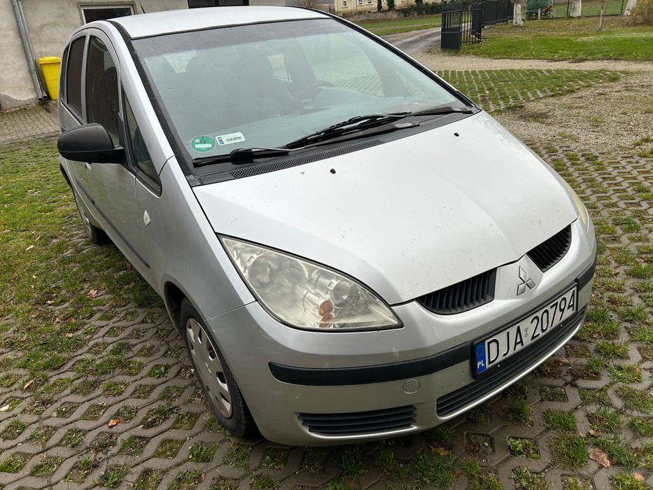 Mitsubishi colt srebrny 2004
