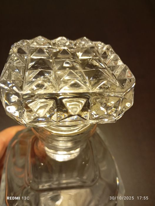 Garrafa de vidro transparente