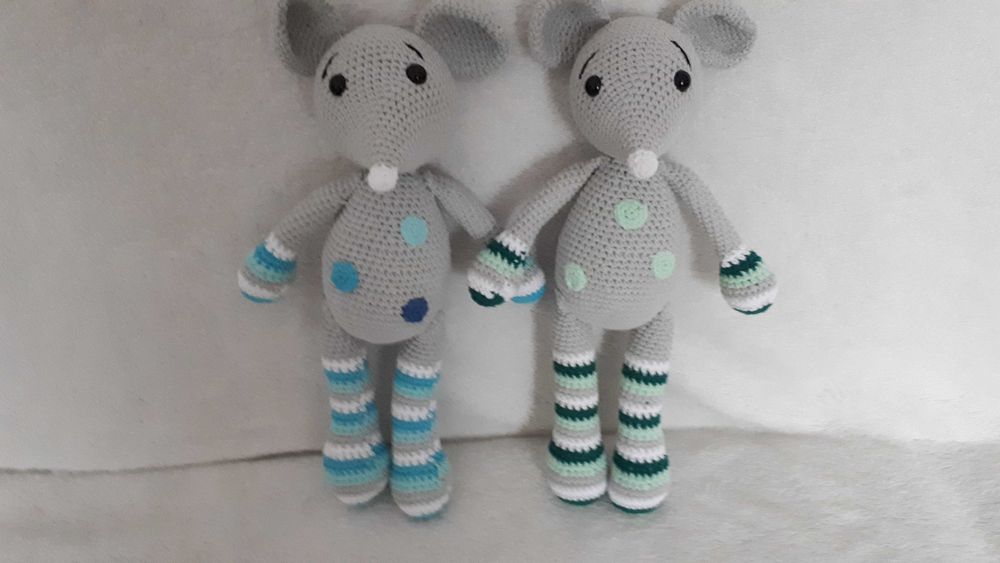 myszka zrobiona z włóczki na szydełku