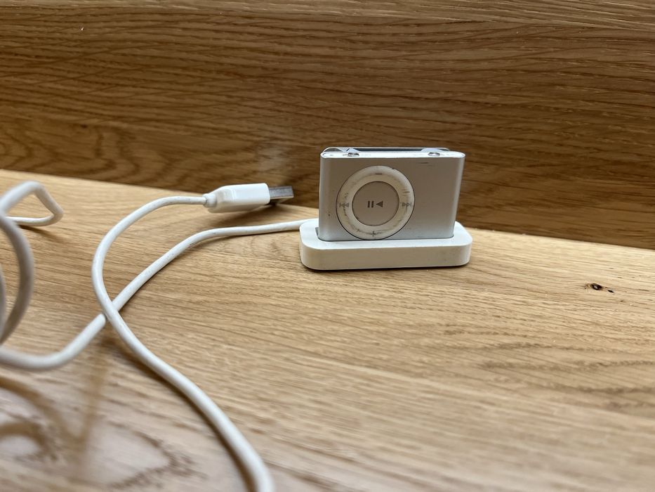 iPod  nano 2gb laduje sprawny