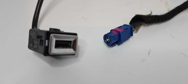 Gniazdo USB ORYGINALNE z kostką do radia RCC / NAC - Peugeot / Citroen