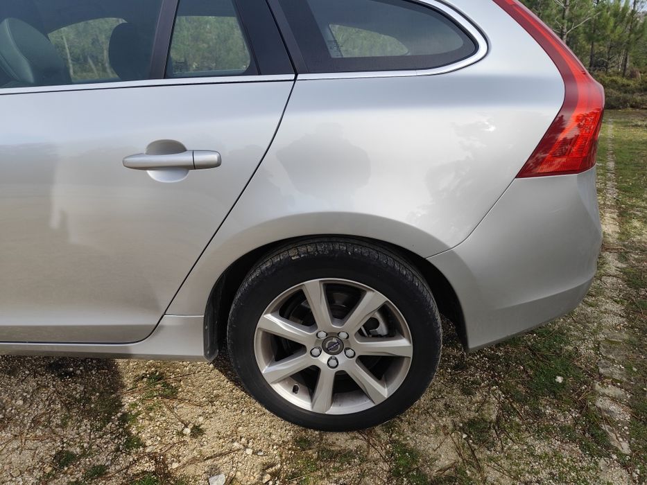 Volvo v60 2.0 D - 105000Km - Livro revisões - C/ garantia Contratada