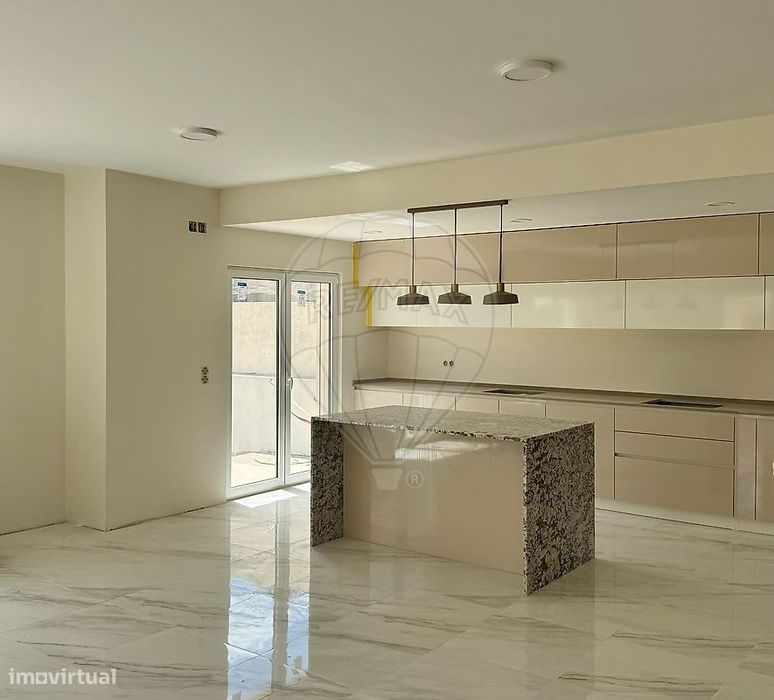 Moradia T4 para venda
