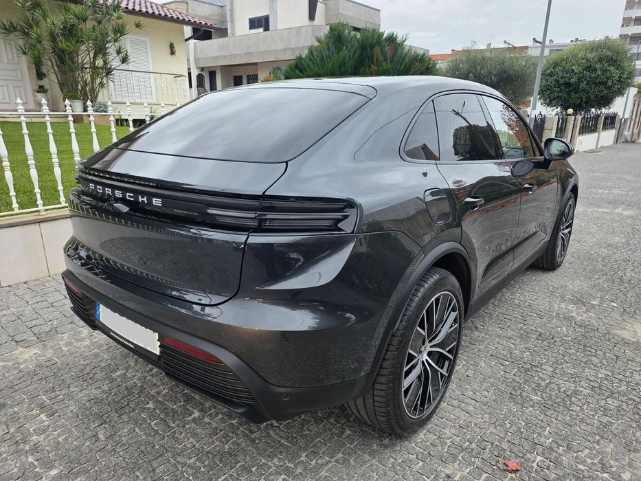 Porsche Macan Electric 4